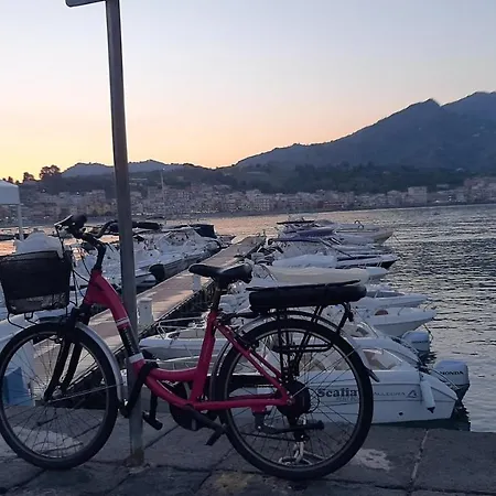 Home Apartment Giardini Naxos